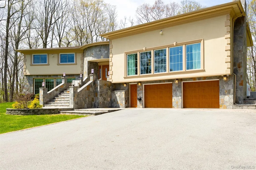 10 Quail Ridge Road Hyde Park, NY 12538