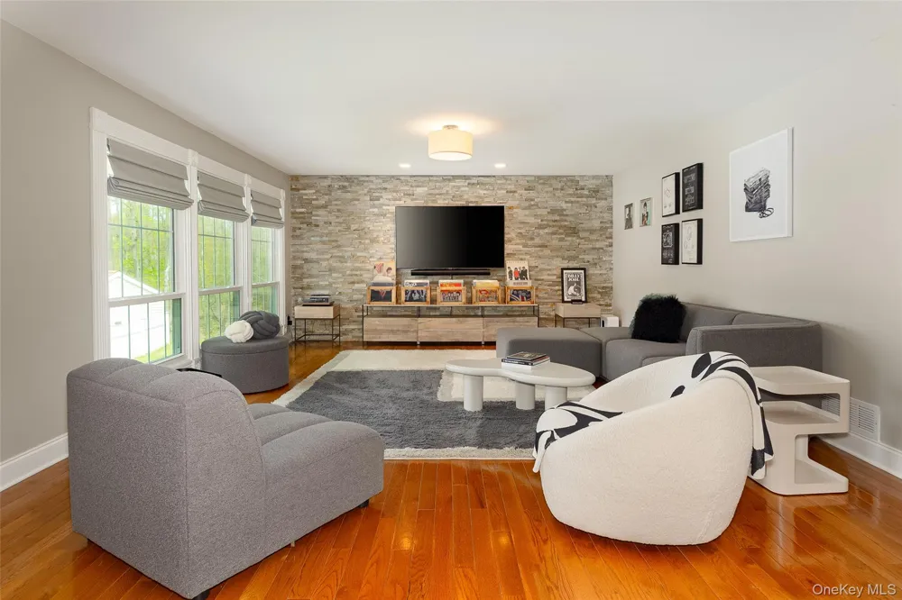 10 Quail Ridge Road Hyde Park, NY 12538
