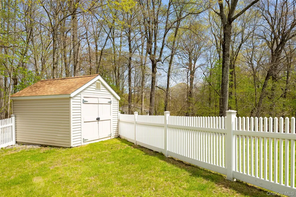 10 Quail Ridge Road Hyde Park, NY 12538