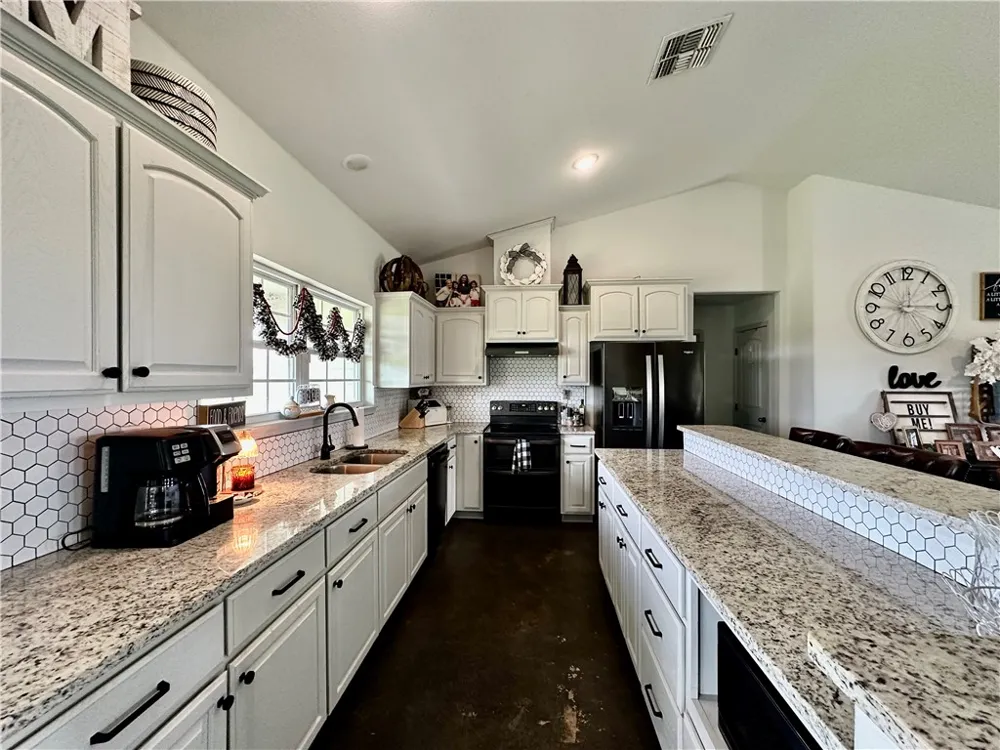 14244 County Road 1144 Sinton, TX 78387