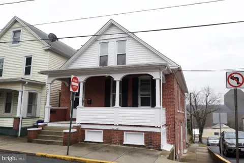 540 BRUNSWICK STREET #B