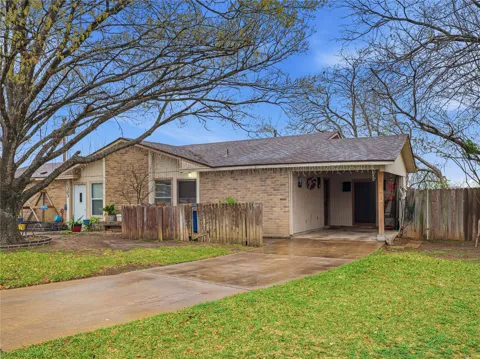 1301 McKie Cove