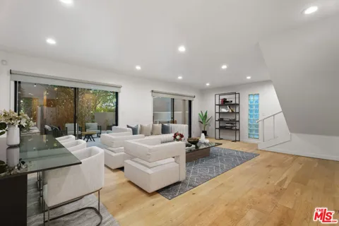 22 28TH AVENUE
