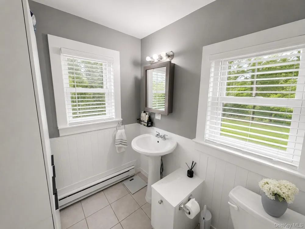 529 Montauk Highway Westhampton Beach, NY 11978