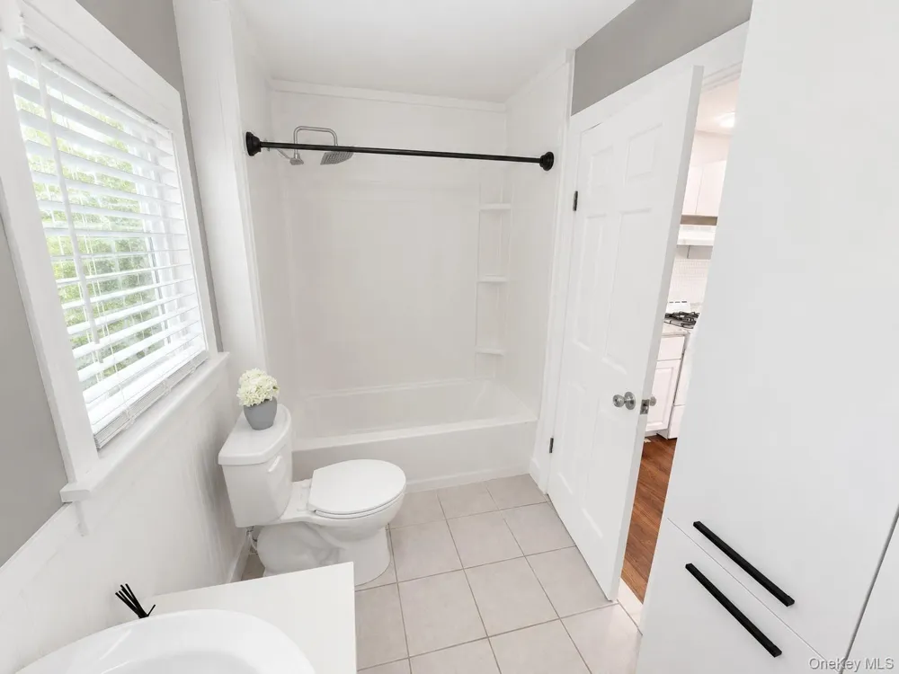529 Montauk Highway Westhampton Beach, NY 11978