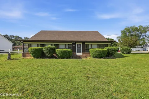 1600 W Main Ext