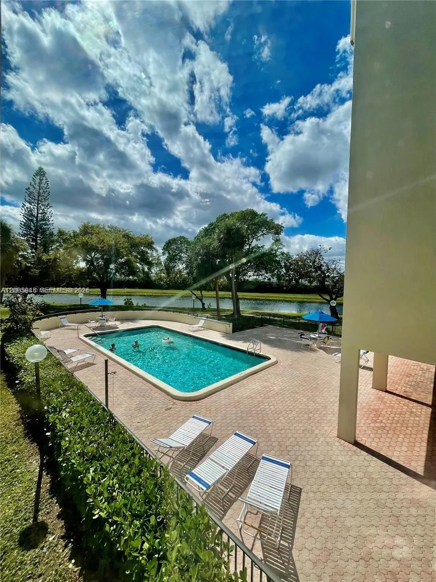 2320 S Cypress Bend Dr #204 Pompano Beach, FL 33069