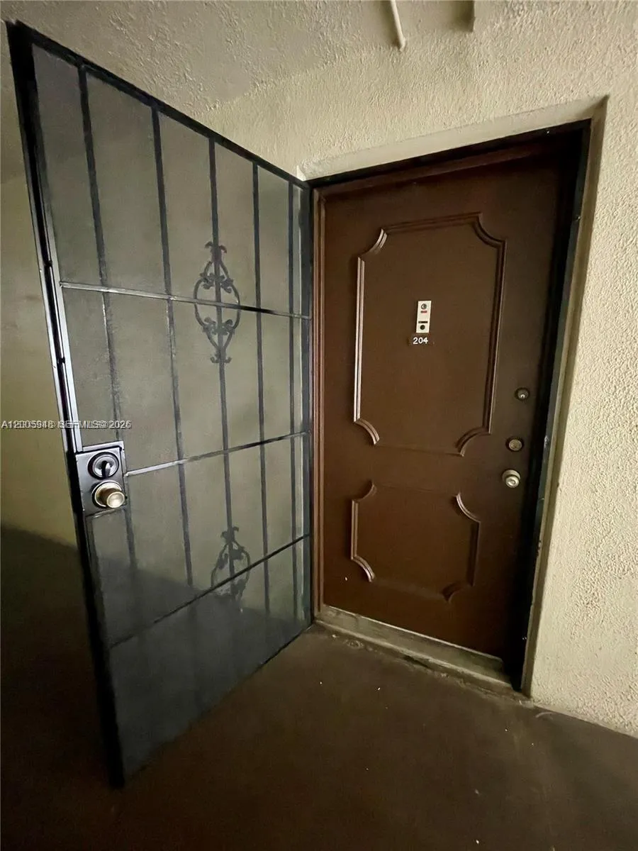 2320 S Cypress Bend Dr #204 Pompano Beach, FL 33069