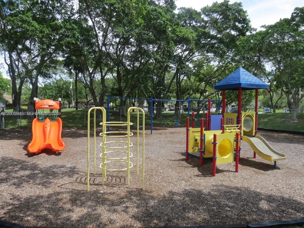 2320 S Cypress Bend Dr #204 Pompano Beach, FL 33069
