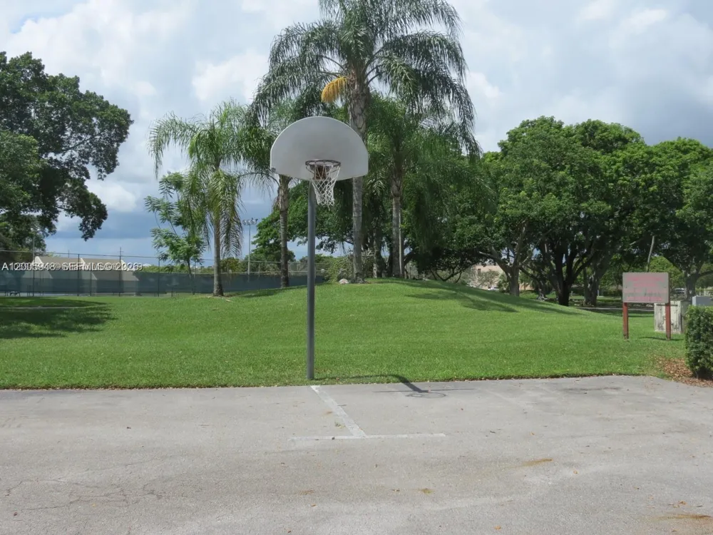 2320 S Cypress Bend Dr #204 Pompano Beach, FL 33069