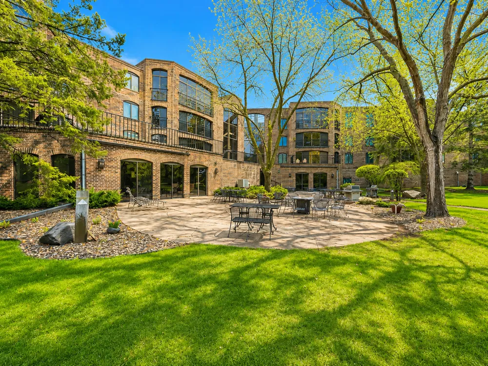 6051 Laurel Avenue #207 Golden Valley, MN 55416