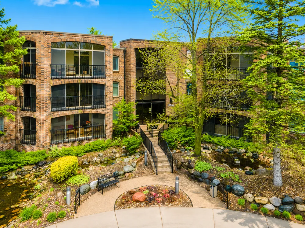 6051 Laurel Avenue #207 Golden Valley, MN 55416
