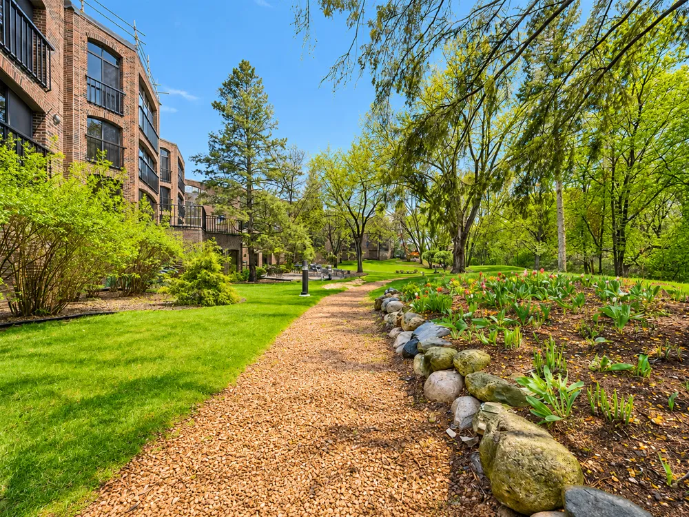 6051 Laurel Avenue #207 Golden Valley, MN 55416