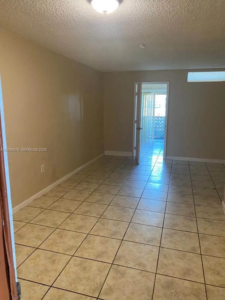 3710 NW 21st St #305 Lauderdale Lakes, FL 33311