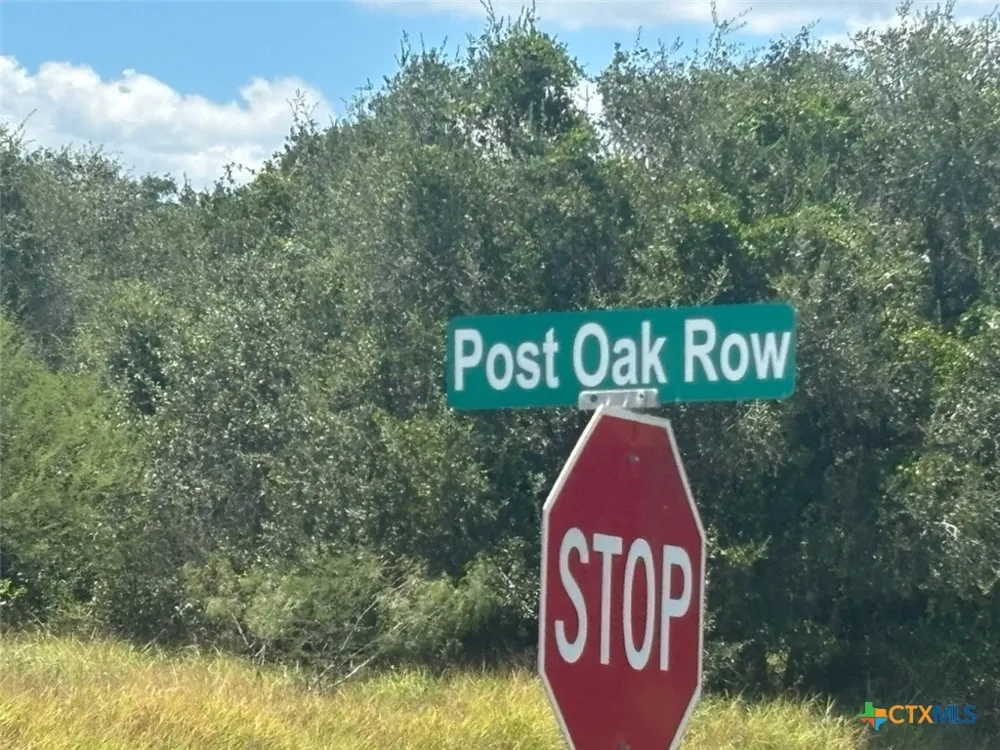 71 Post Oak Row Inez, TX 77968