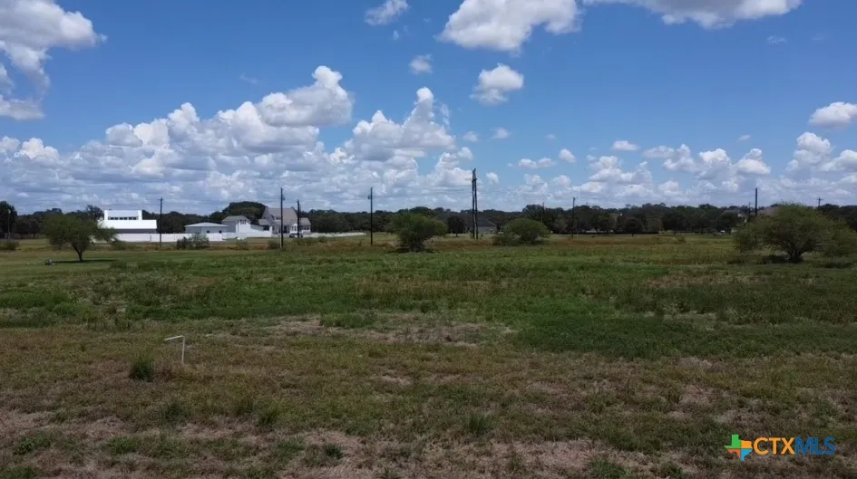 71 Post Oak Row Inez, TX 77968