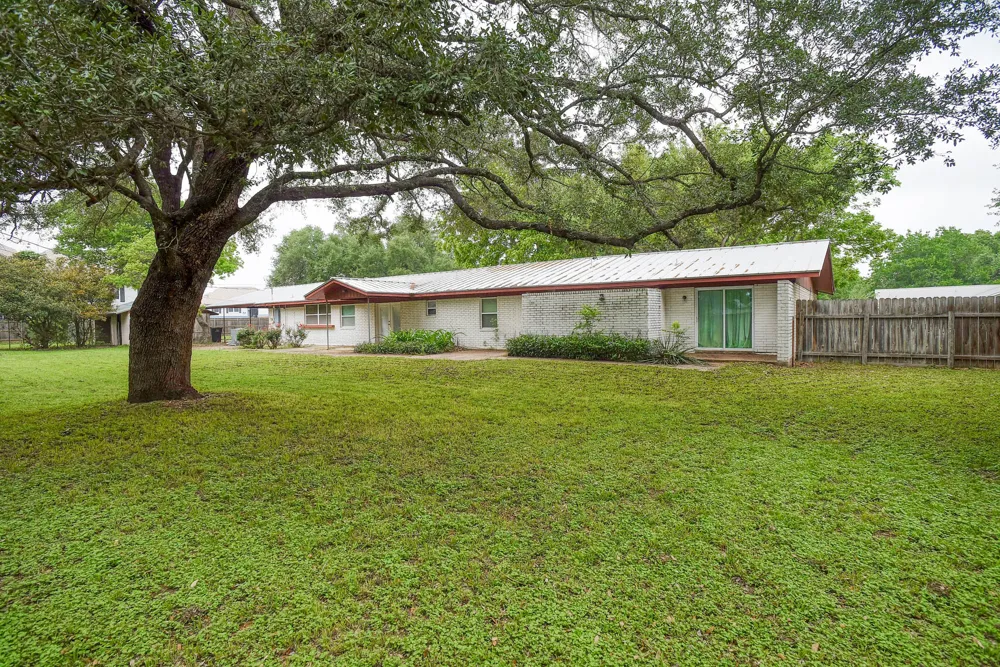204 Maynard Street Bastrop, TX 78602