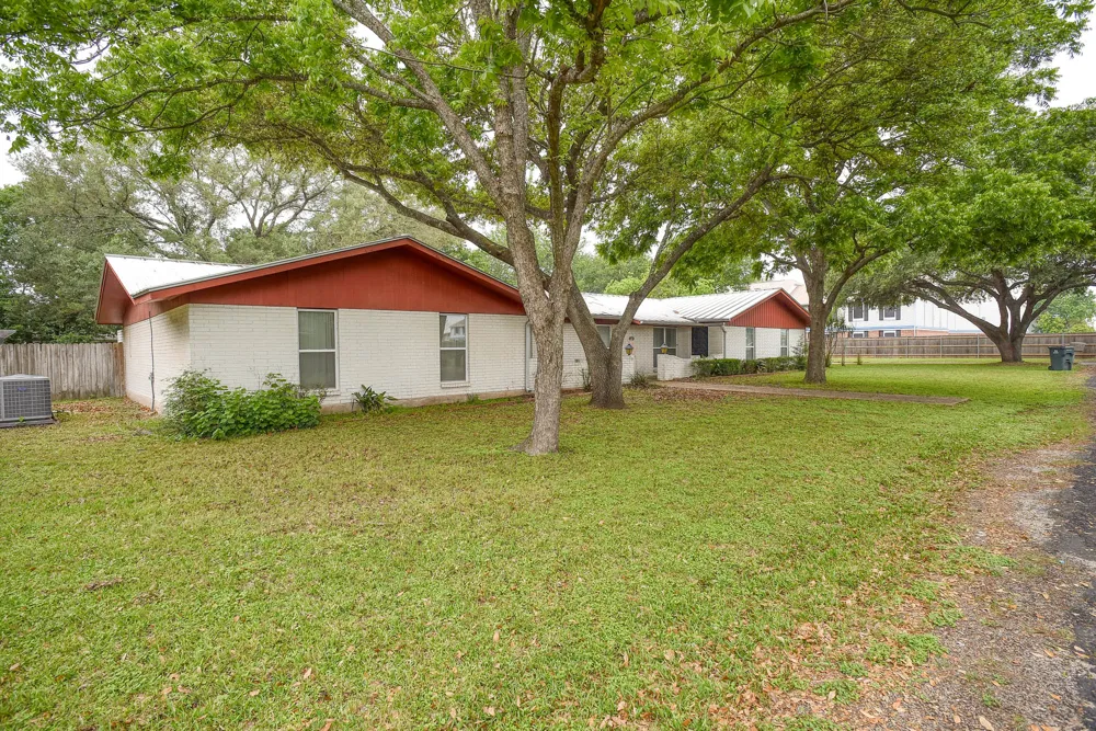 204 Maynard Street Bastrop, TX 78602