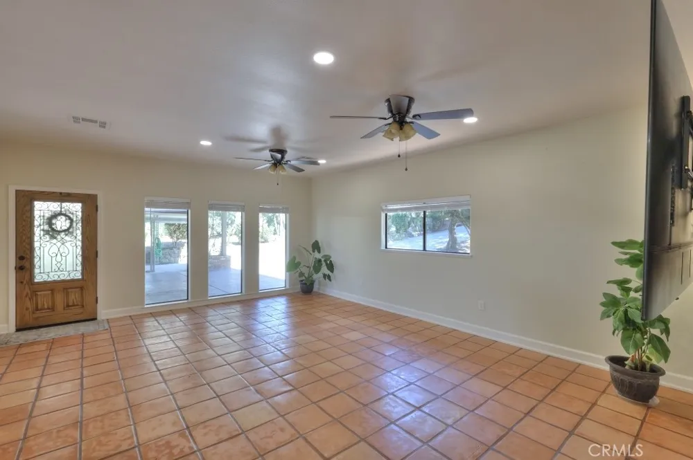 11714 Livingston Cressey Livingston, CA 95334