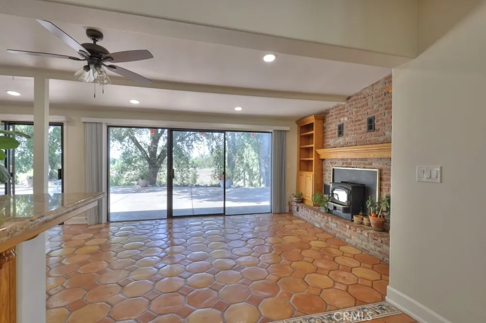 11714 Livingston Cressey Livingston, CA 95334