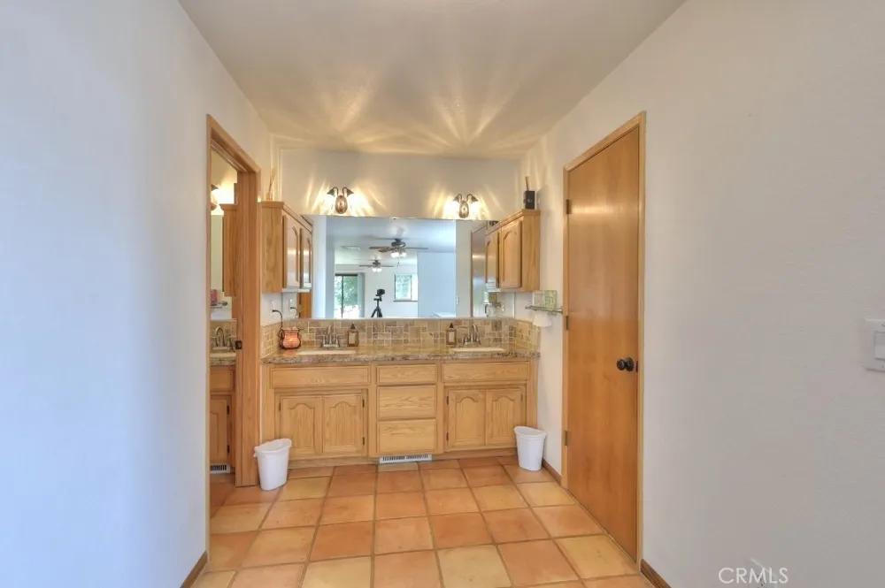 11714 Livingston Cressey Livingston, CA 95334