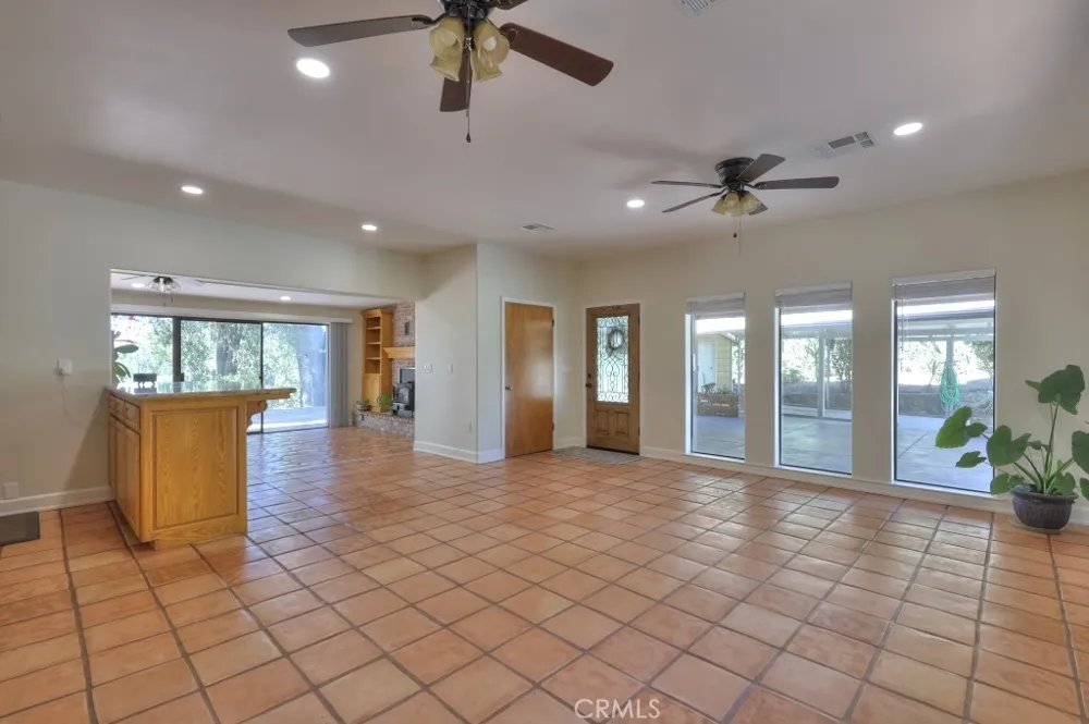 11714 Livingston Cressey Livingston, CA 95334