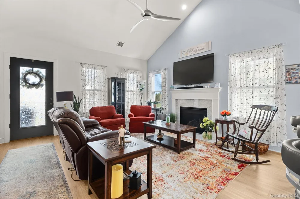 32 Michael Lane East Islip, NY 11730