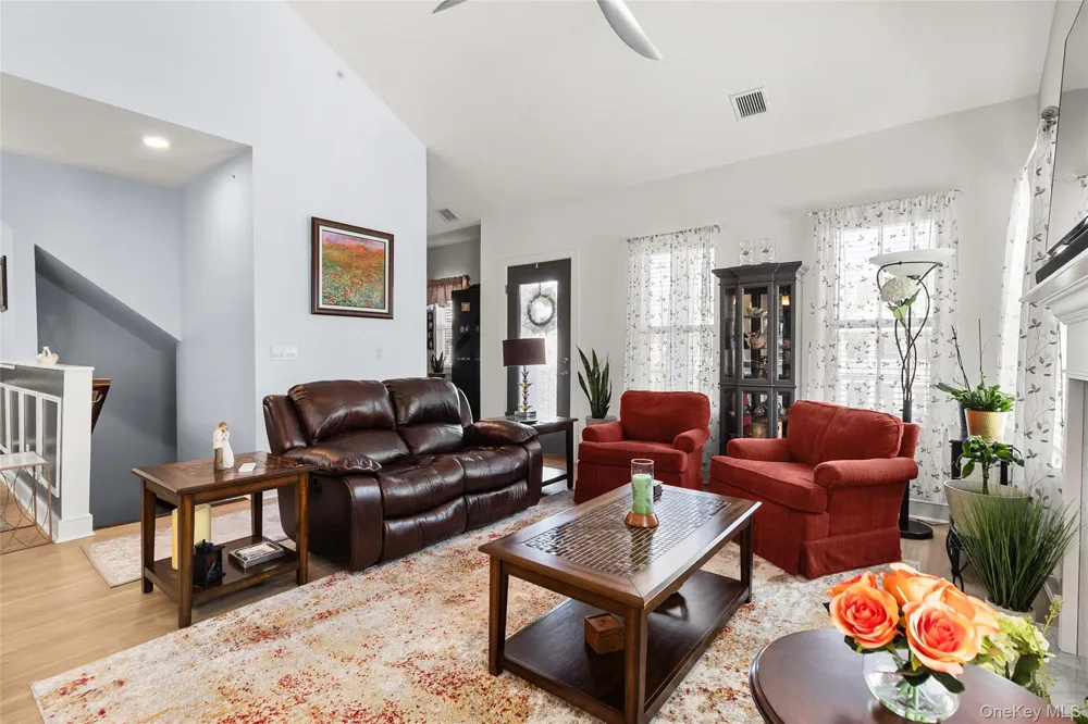 32 Michael Lane East Islip, NY 11730