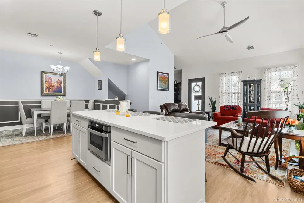 32 Michael Lane East Islip, NY 11730