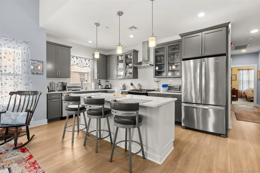 32 Michael Lane East Islip, NY 11730
