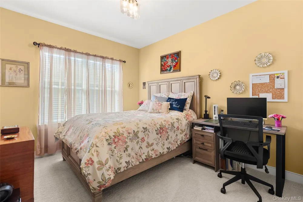 32 Michael Lane East Islip, NY 11730