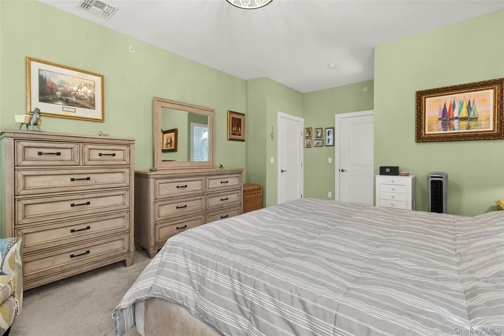 32 Michael Lane East Islip, NY 11730