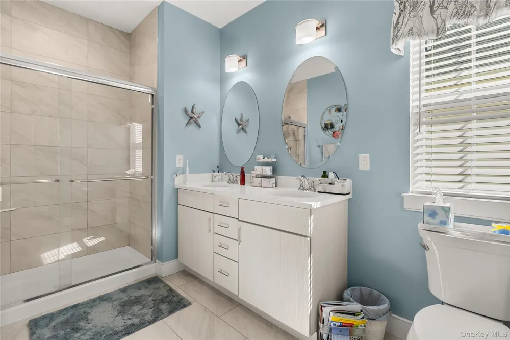 32 Michael Lane East Islip, NY 11730
