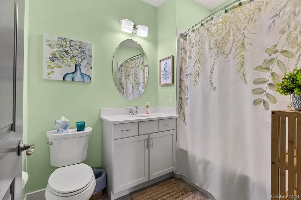 32 Michael Lane East Islip, NY 11730