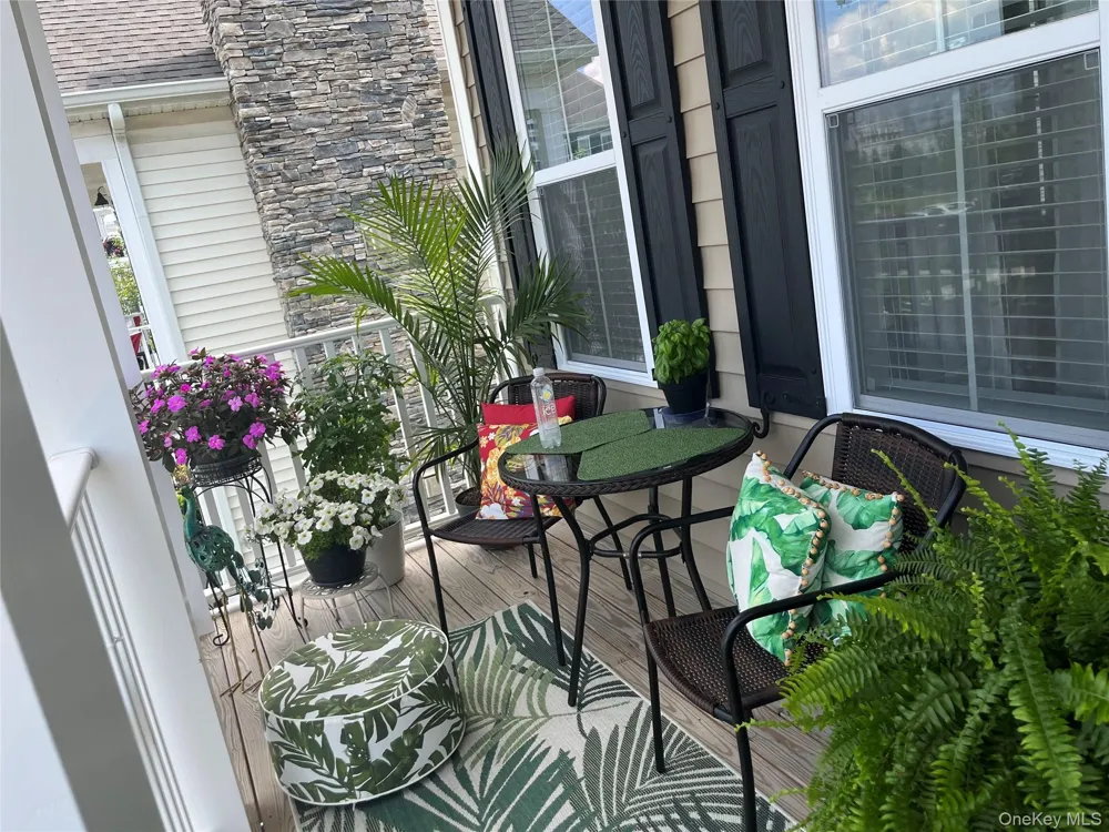32 Michael Lane East Islip, NY 11730