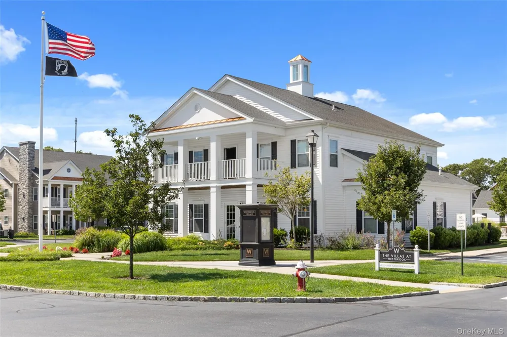 32 Michael Lane East Islip, NY 11730