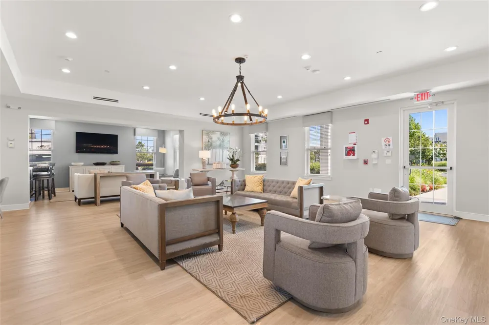 32 Michael Lane East Islip, NY 11730