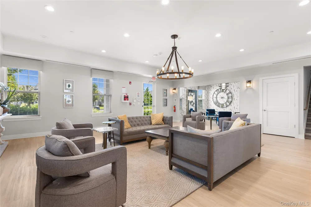 32 Michael Lane East Islip, NY 11730