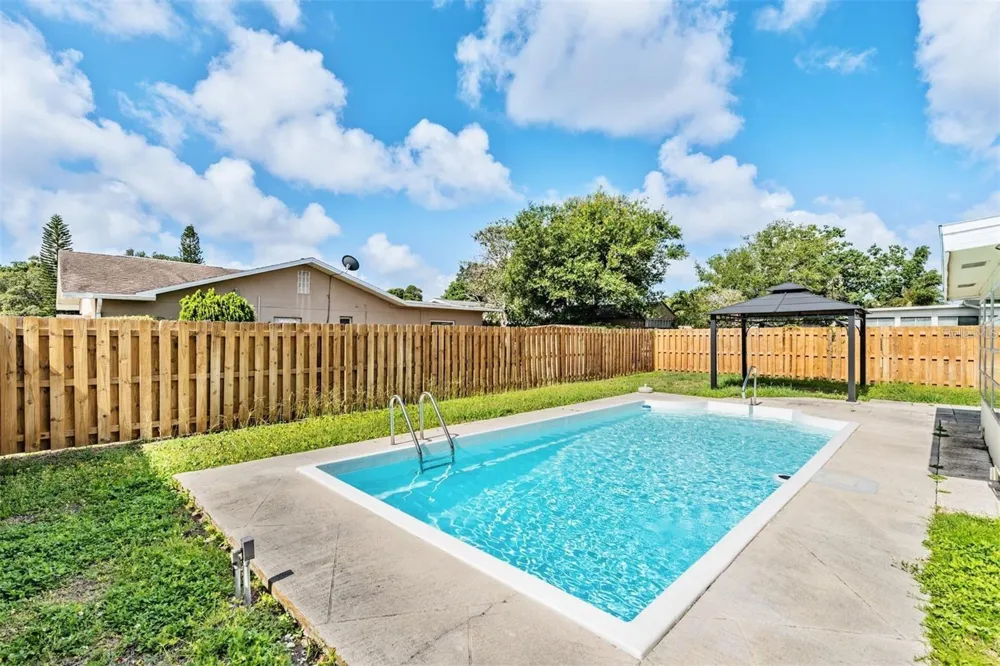 11440 130TH AVENUE Largo, FL 33778