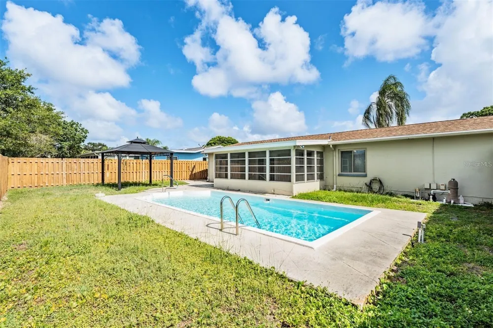 11440 130TH AVENUE Largo, FL 33778
