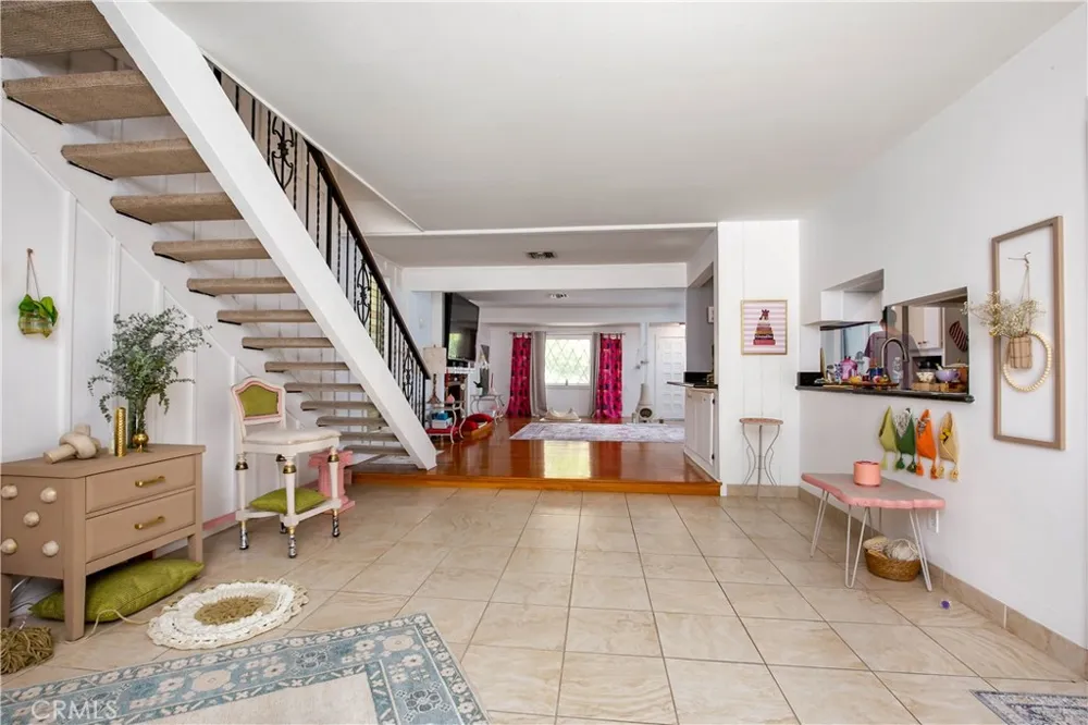 20748 Vose Winnetka, CA 91306