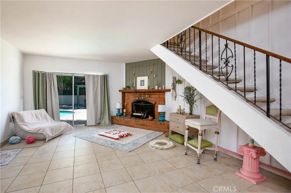 20748 Vose Winnetka, CA 91306