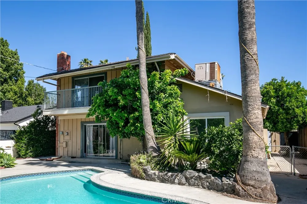 20748 Vose Winnetka, CA 91306