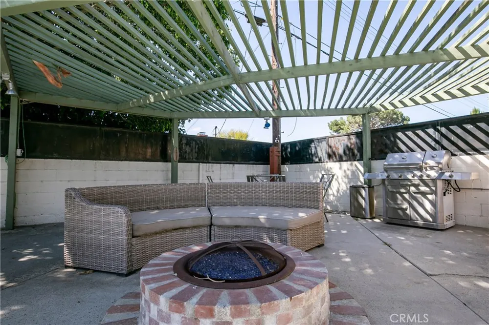 20748 Vose Winnetka, CA 91306