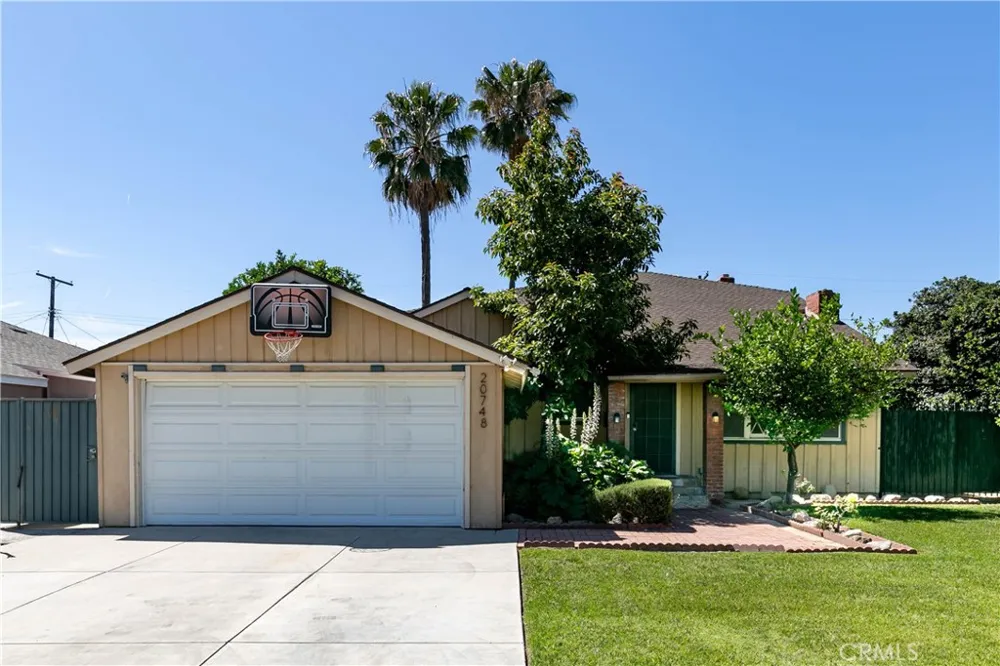 20748 Vose Winnetka, CA 91306