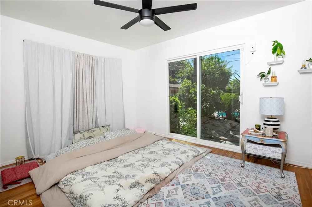 20748 Vose Winnetka, CA 91306