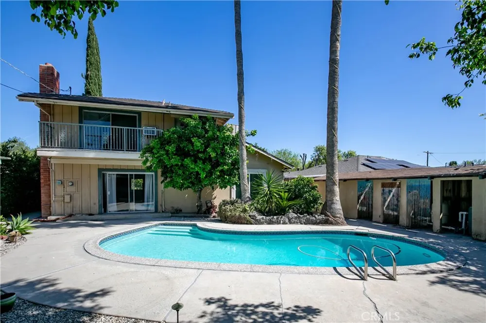 20748 Vose Winnetka, CA 91306