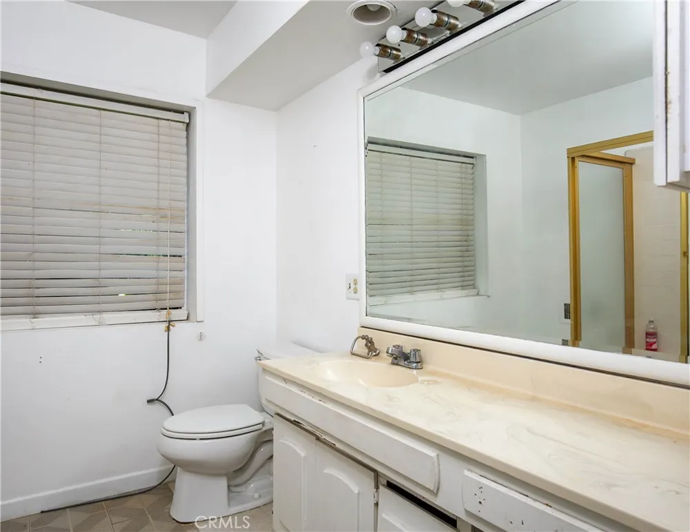 20748 Vose Winnetka, CA 91306