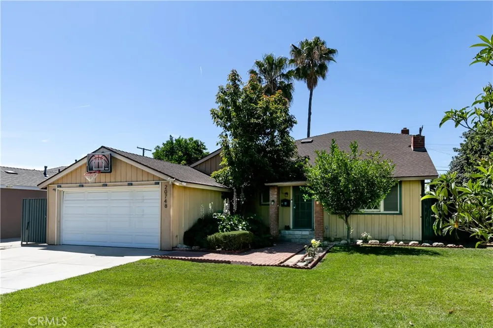 20748 Vose Winnetka, CA 91306