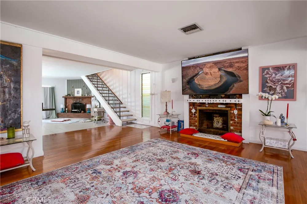 20748 Vose Winnetka, CA 91306